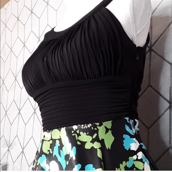 ❄️ Sale! Key Hole Front Gypsy Handkerchief Hem Dress. Size 4 - Picture 4 of 8